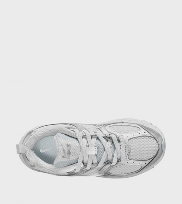 Nike  - White Low Top