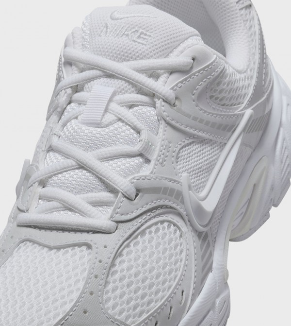 نايك ملابس رياضية - أبيض أحذية الجري