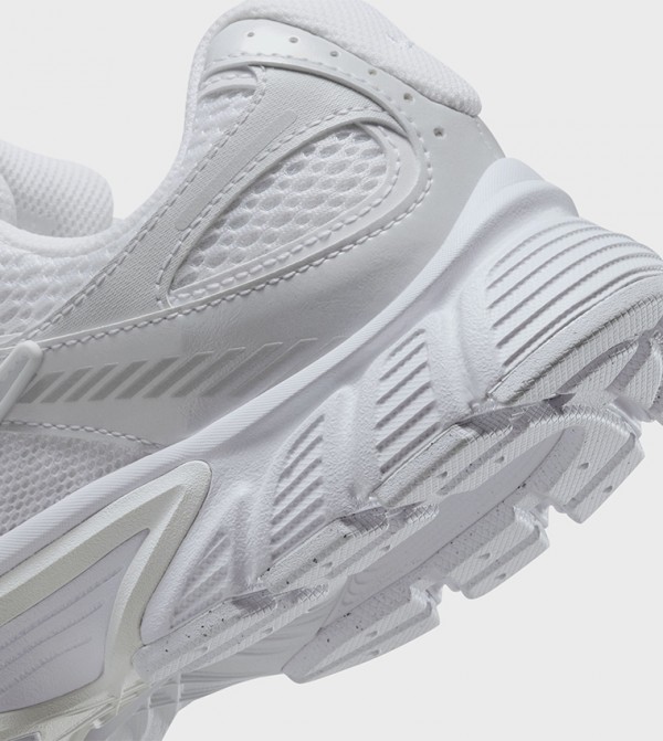 نايك ملابس رياضية - أبيض أحذية الجري