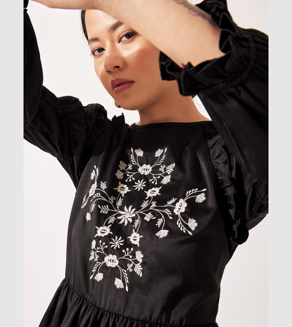 ذا ليبل لايف&nbsp; ذا ليبل لايف - أسود توبات  وبلايز