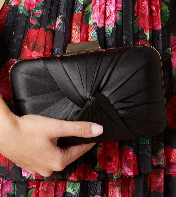 Oasis  Clutches - Black Clutches