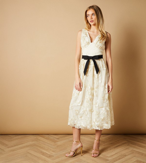 اويسيس  اويسيس - أبيض Midi Dresses