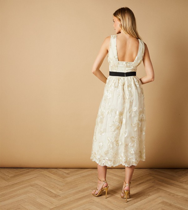 اويسيس  اويسيس - أبيض Midi Dresses