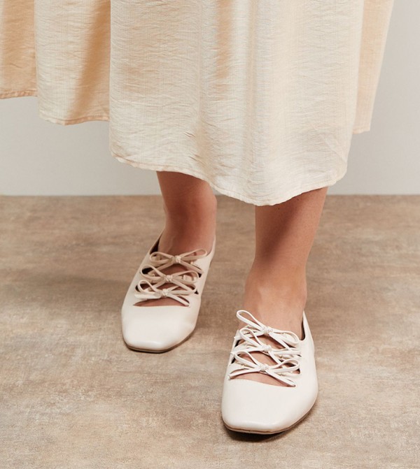 Oasis  Ballerinas - Off White undefined