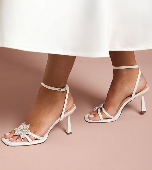 كوست كوست - أبيض كعب