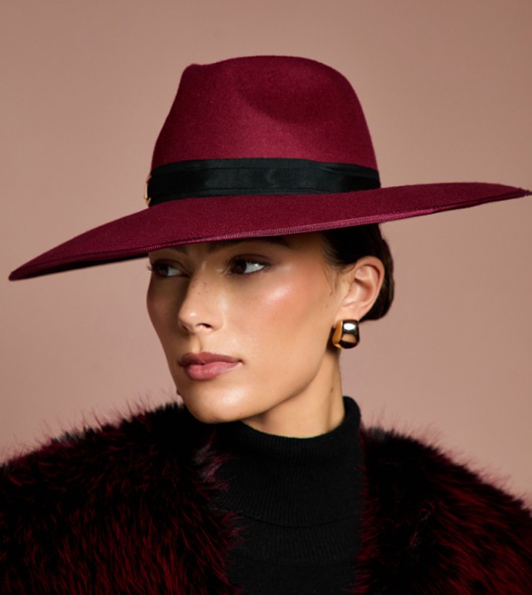 كوست كابات وقبعات - أحمر القبعات