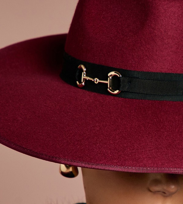 كوست كابات وقبعات - أحمر القبعات