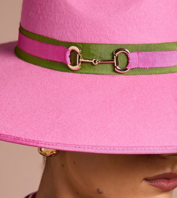 كوست كابات وقبعات - وردي القبعات