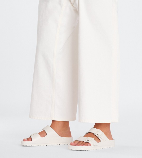 بيركنستوك بيركنستوك - بيج Flat Sandals