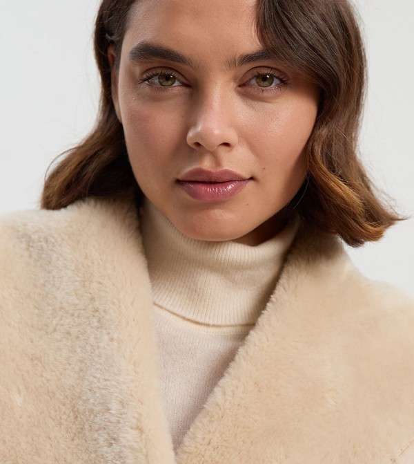 كارن ميلين  معاطف - كريمي  معاطف