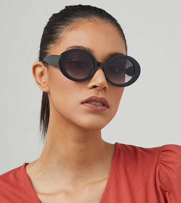 بلاك أوت  - أسود Round Sunglasses