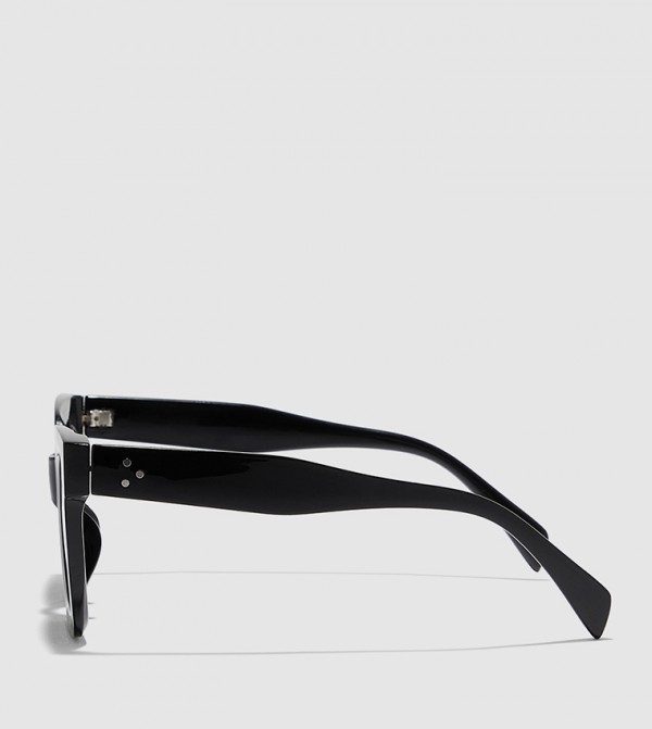 بلاك أوت بلاك أوت - أسود مربعة