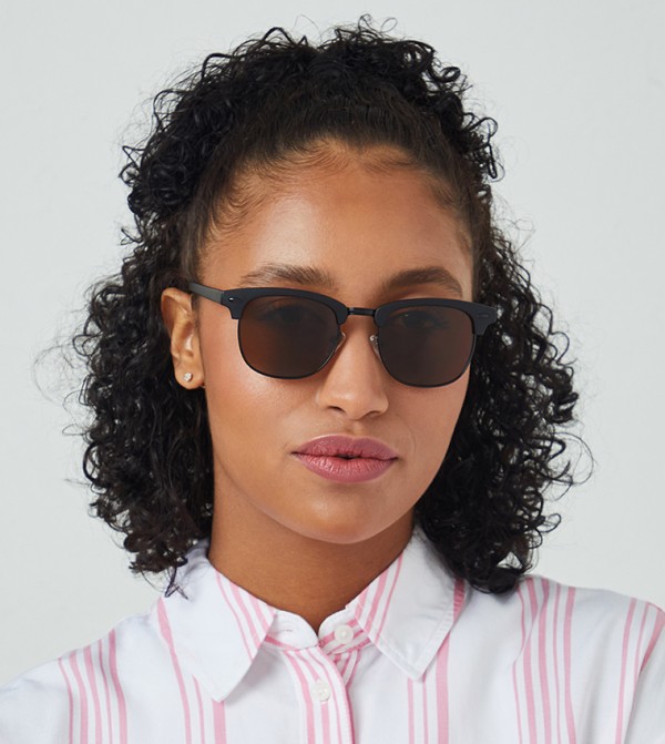 بلاك أوت  - أسود Round Sunglasses