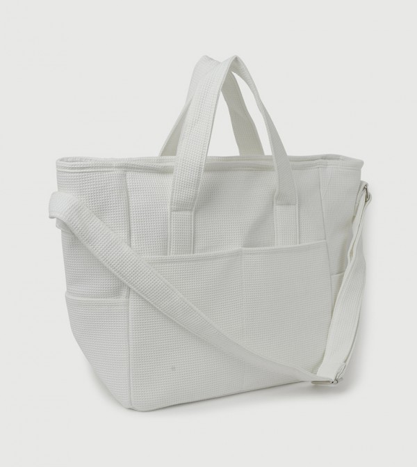 BABIES & MORE  Bath Time - White Diapering