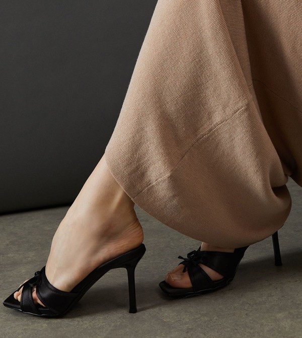 Warehouse Warehouse - Black Heels