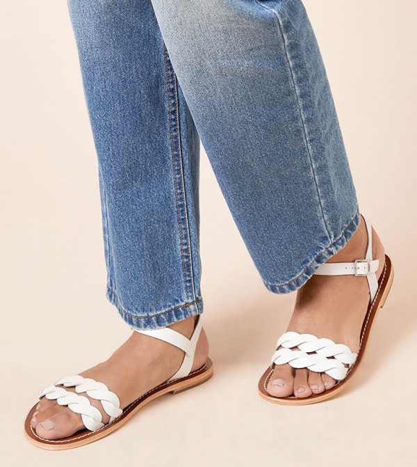 Dorothy Perkins Dorothy Perkins - White Flat Sandals