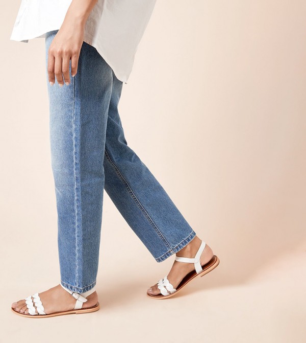 Dorothy Perkins Dorothy Perkins - White Flat Sandals