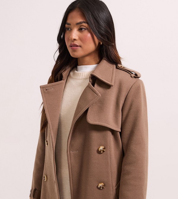 دوروثي بيركينز دورثي بيكينز - بني معاطف