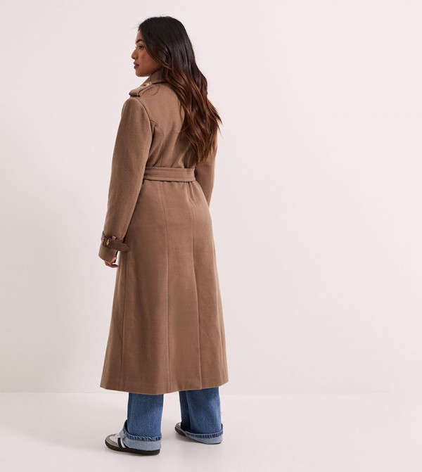 دوروثي بيركينز دورثي بيكينز - بني معاطف