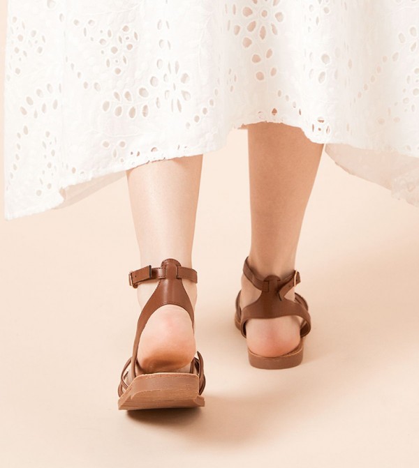 دورثي بيكينز  دورثي بيكينز - بني  Flat Sandals