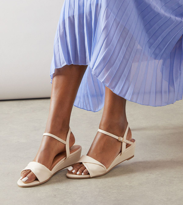 Wallis - Outlet Wallis - Outlet - Off White Wedges