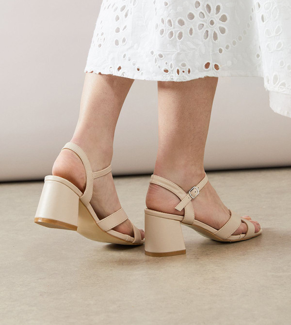 واليس - اوتليت - بيج كعب