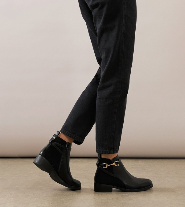 واليس - اوتليت  - أسود Ankle length Boots