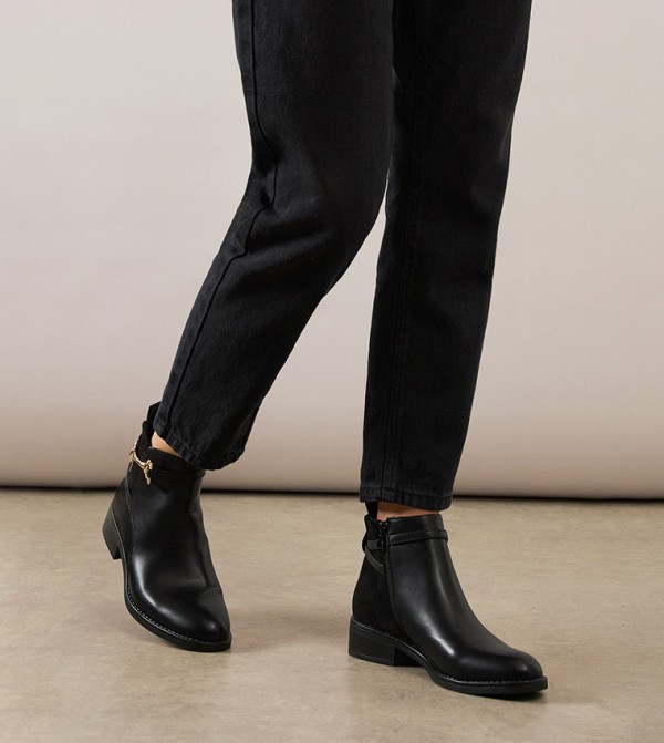واليس - اوتليت  - أسود Ankle length Boots