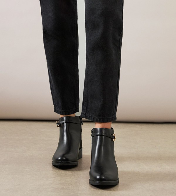 واليس - اوتليت  - أسود Ankle length Boots