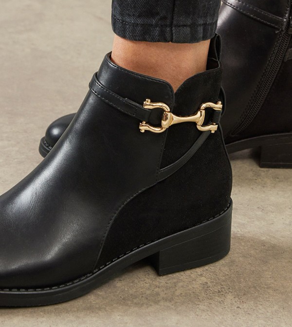 واليس - اوتليت  - أسود Ankle length Boots