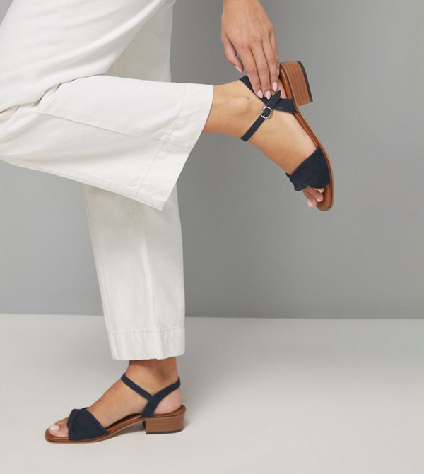 Wallis Wallis - Navy Heels