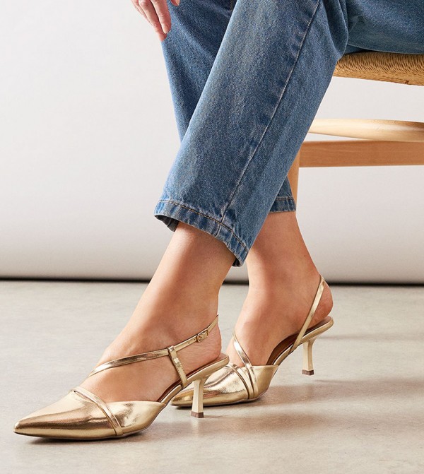 Wallis  - Gold Pumps