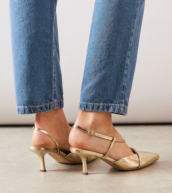 Wallis  - Gold Pumps