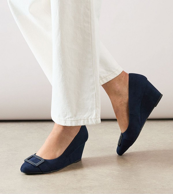 Wallis  - Navy Pumps