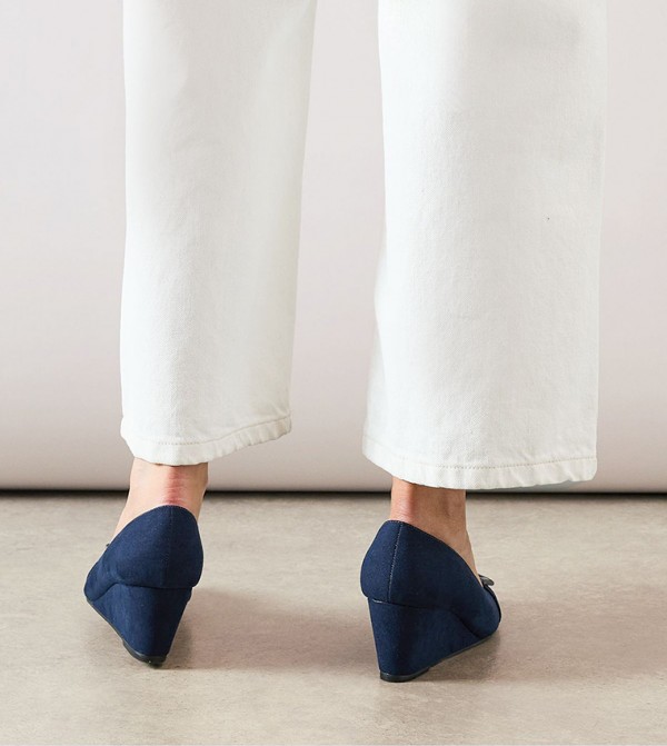 Wallis  - Navy Pumps