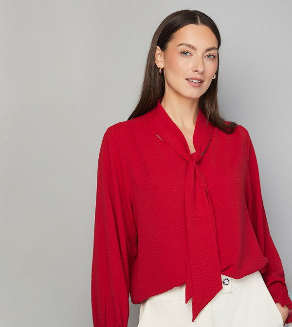 واليس   - أحمر Casual Tops