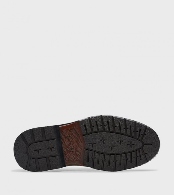 Clarks  Shoes - Tan undefined