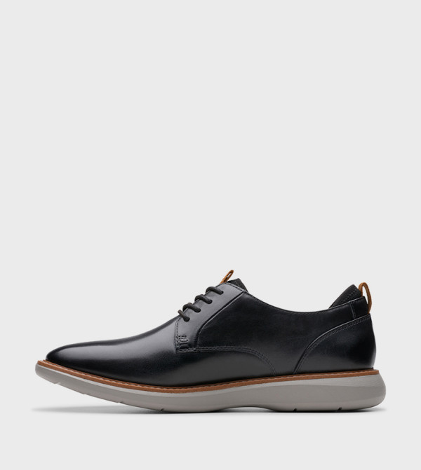 Clarks Clarks - Black Low Top