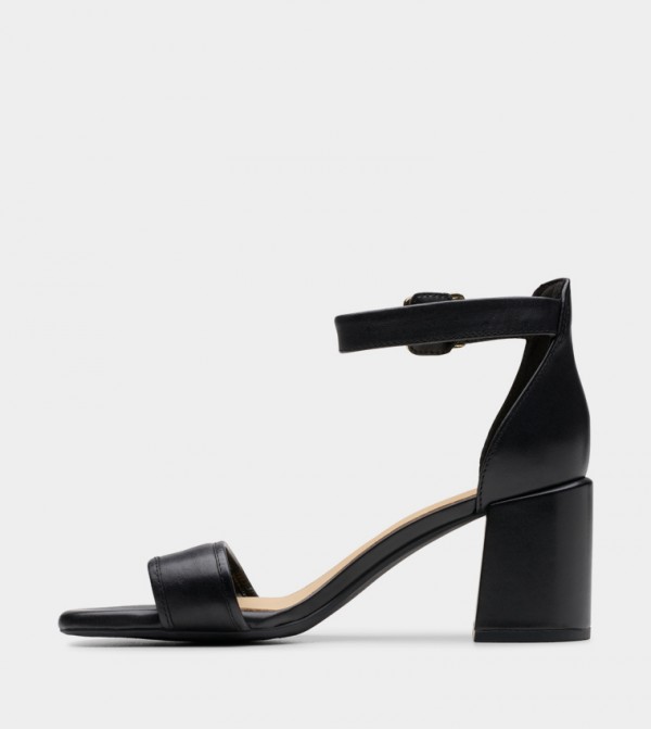 كلاركس - أسود كعب