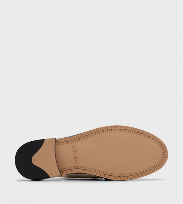 Clarks  Flat Shoes - Off White undefined