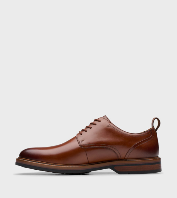 كلاركس  كلاركس  - حنطي Formal Lace-Up Shoes