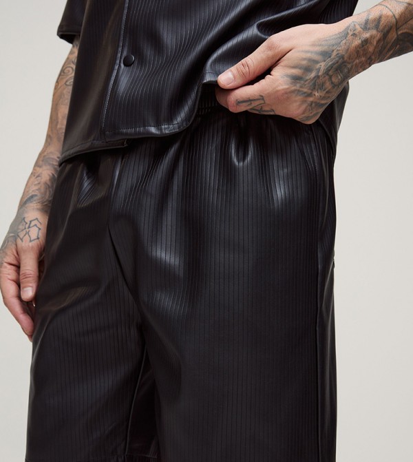boohooMAN  uni-b - Black Casual Shorts