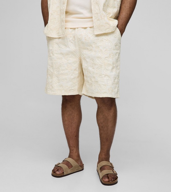 boohooMAN  Shorts - Cream Casual Shorts