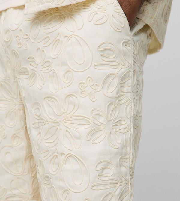 boohooMAN  Shorts - Cream Casual Shorts