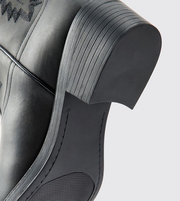 boohooMAN  Chukka Boots - Black Chukka Boots