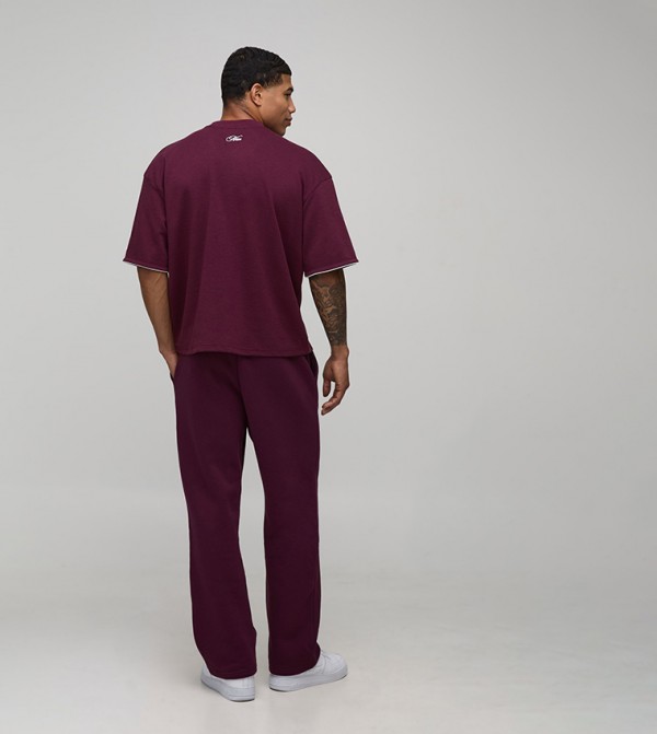 بوهو مان - بورغندي Round Neck T-Shirts