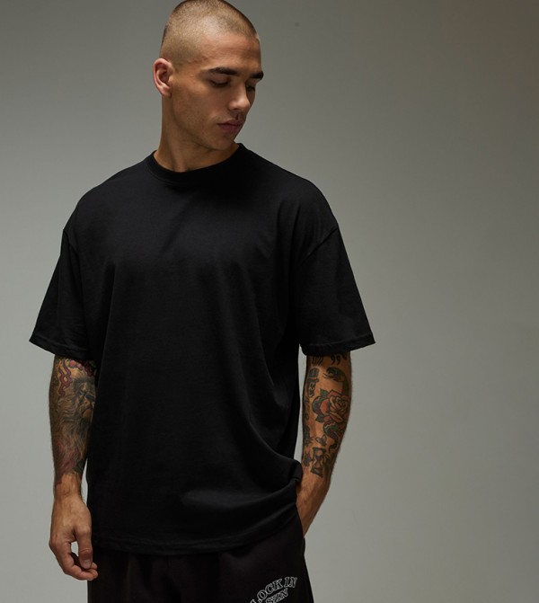 بوهو مان - أسود Round Neck T-Shirts