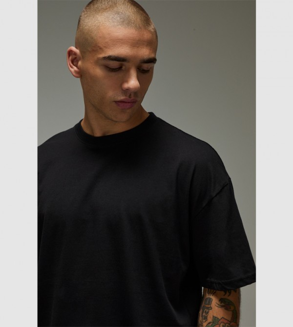 بوهو مان - أسود Round Neck T-Shirts