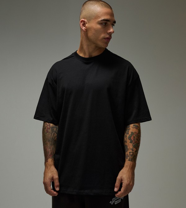 بوهو مان - أسود Round Neck T-Shirts