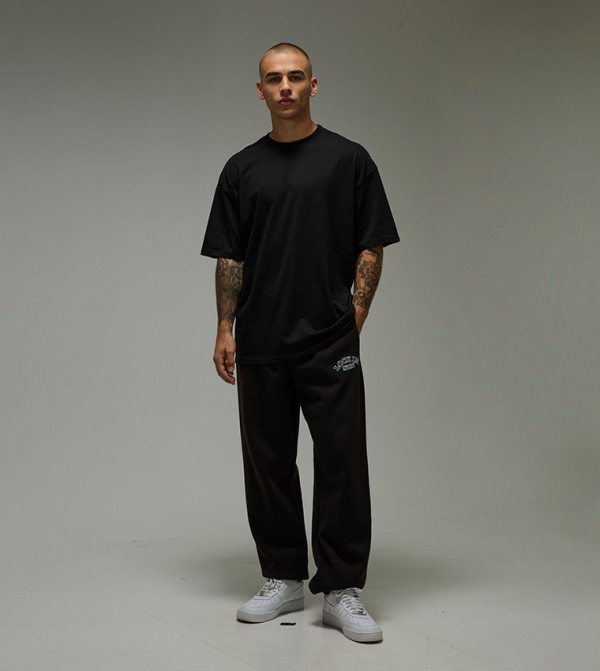 بوهو مان - أسود Round Neck T-Shirts